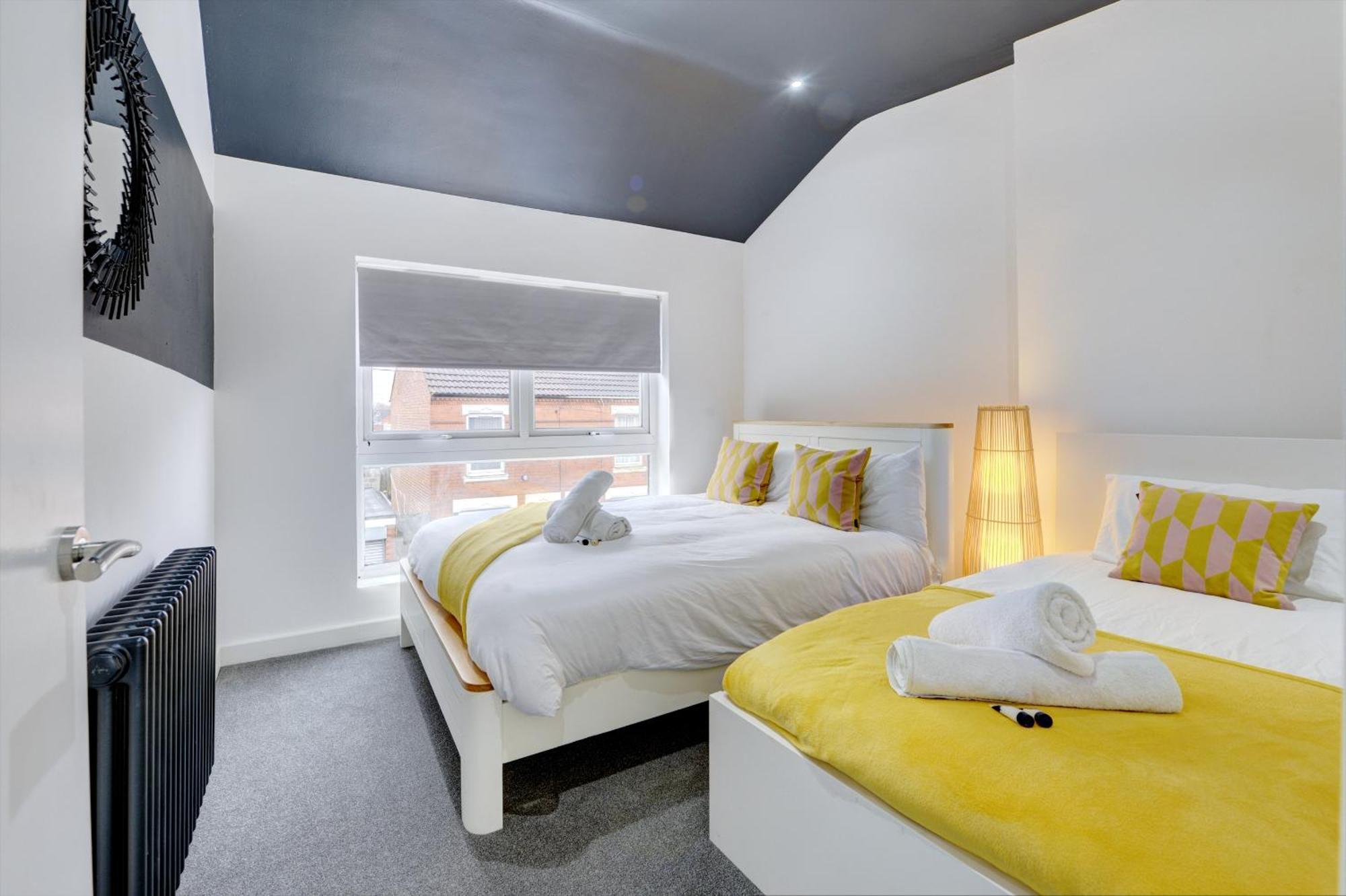 4 Bedrooms Homely House With Garden- Sleeps 9 Comfortably With 6 Comfortable Beds, Free Street Parking, Business Travellers, Contractors, & Holiday-Goers, Coventry, Near All Major Transport Links In Coventry And Motorway Ngoại thất bức ảnh