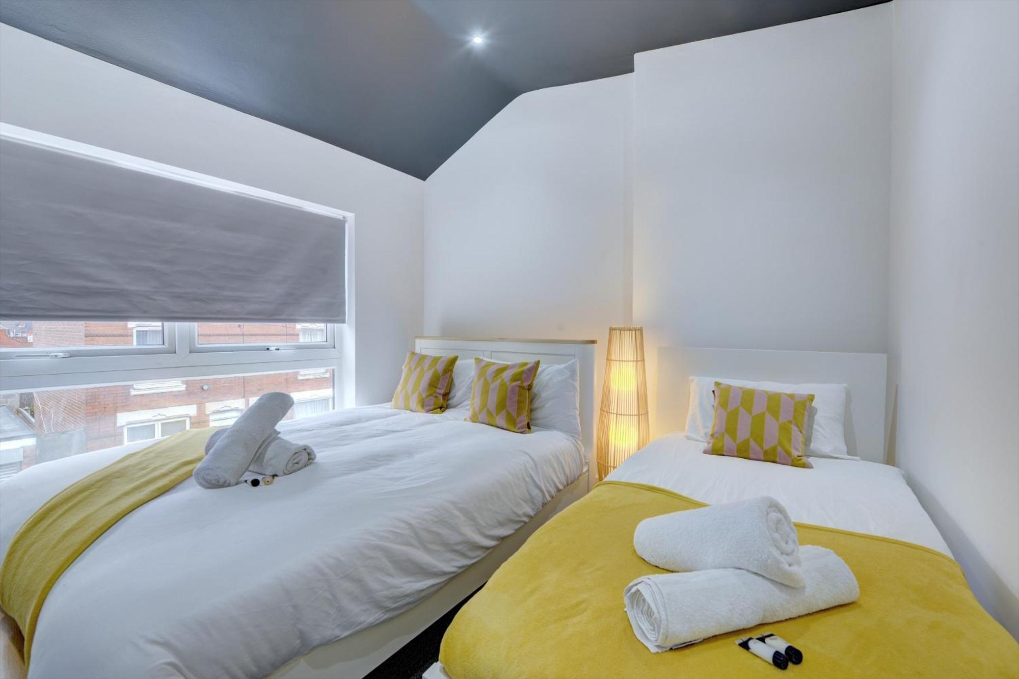 4 Bedrooms Homely House With Garden- Sleeps 9 Comfortably With 6 Comfortable Beds, Free Street Parking, Business Travellers, Contractors, & Holiday-Goers, Coventry, Near All Major Transport Links In Coventry And Motorway Ngoại thất bức ảnh