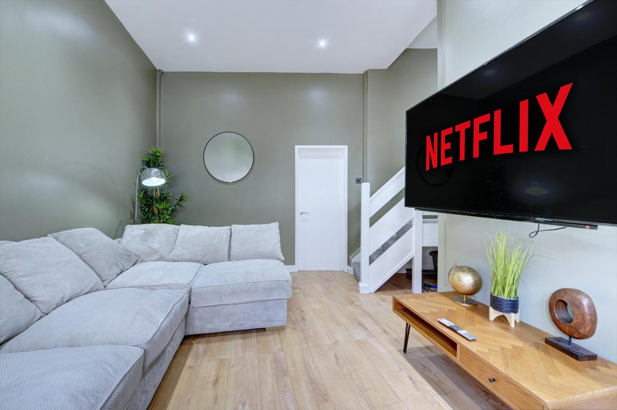 4 Bedrooms Homely House With Garden- Sleeps 9 Comfortably With 6 Comfortable Beds, Free Street Parking, Business Travellers, Contractors, & Holiday-Goers, Coventry, Near All Major Transport Links In Coventry And Motorway Ngoại thất bức ảnh