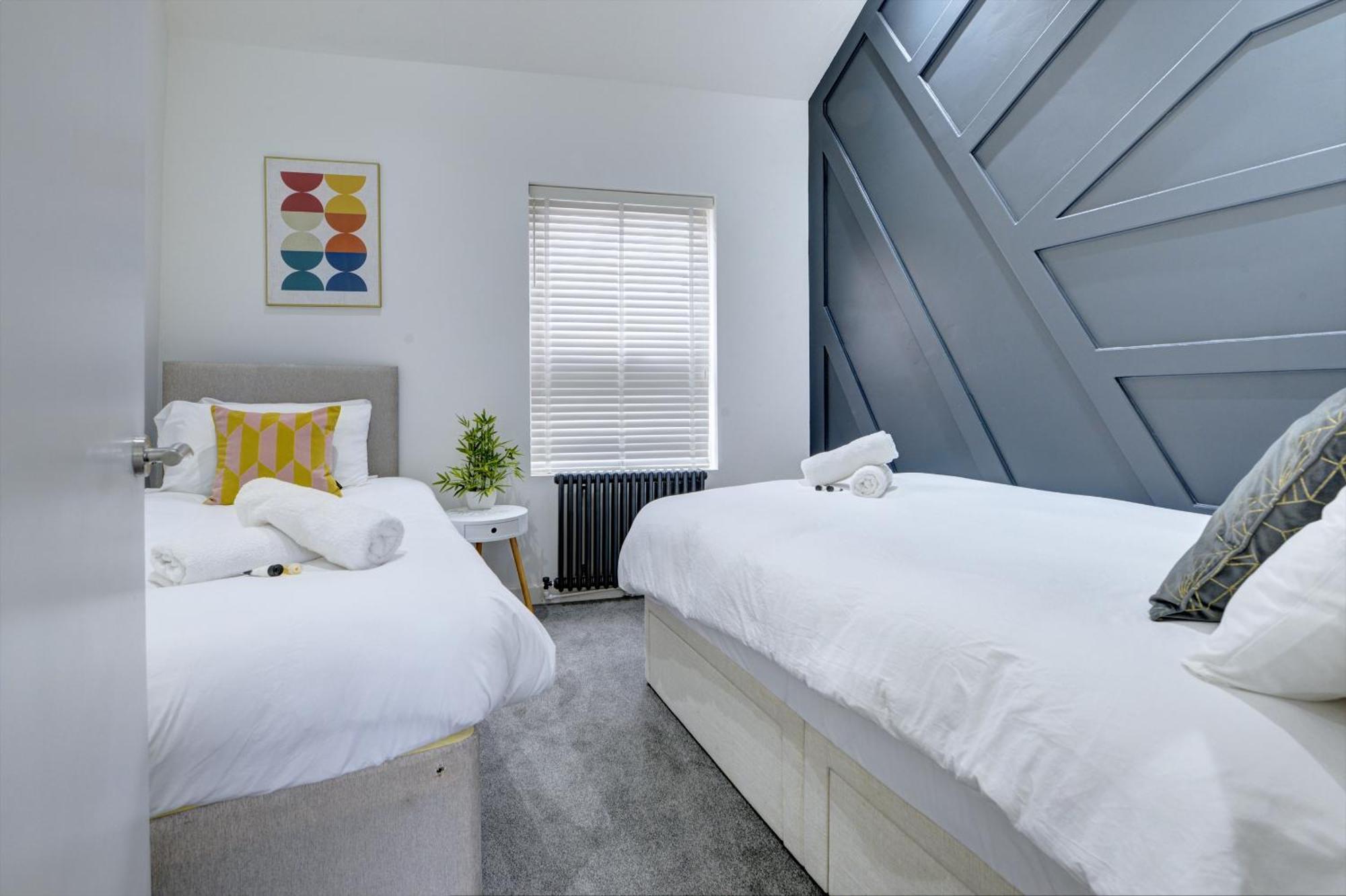 4 Bedrooms Homely House With Garden- Sleeps 9 Comfortably With 6 Comfortable Beds, Free Street Parking, Business Travellers, Contractors, & Holiday-Goers, Coventry, Near All Major Transport Links In Coventry And Motorway Ngoại thất bức ảnh