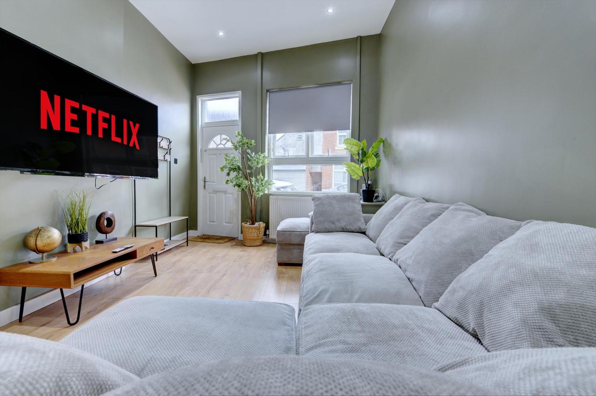 4 Bedrooms Homely House With Garden- Sleeps 9 Comfortably With 6 Comfortable Beds, Free Street Parking, Business Travellers, Contractors, & Holiday-Goers, Coventry, Near All Major Transport Links In Coventry And Motorway Ngoại thất bức ảnh