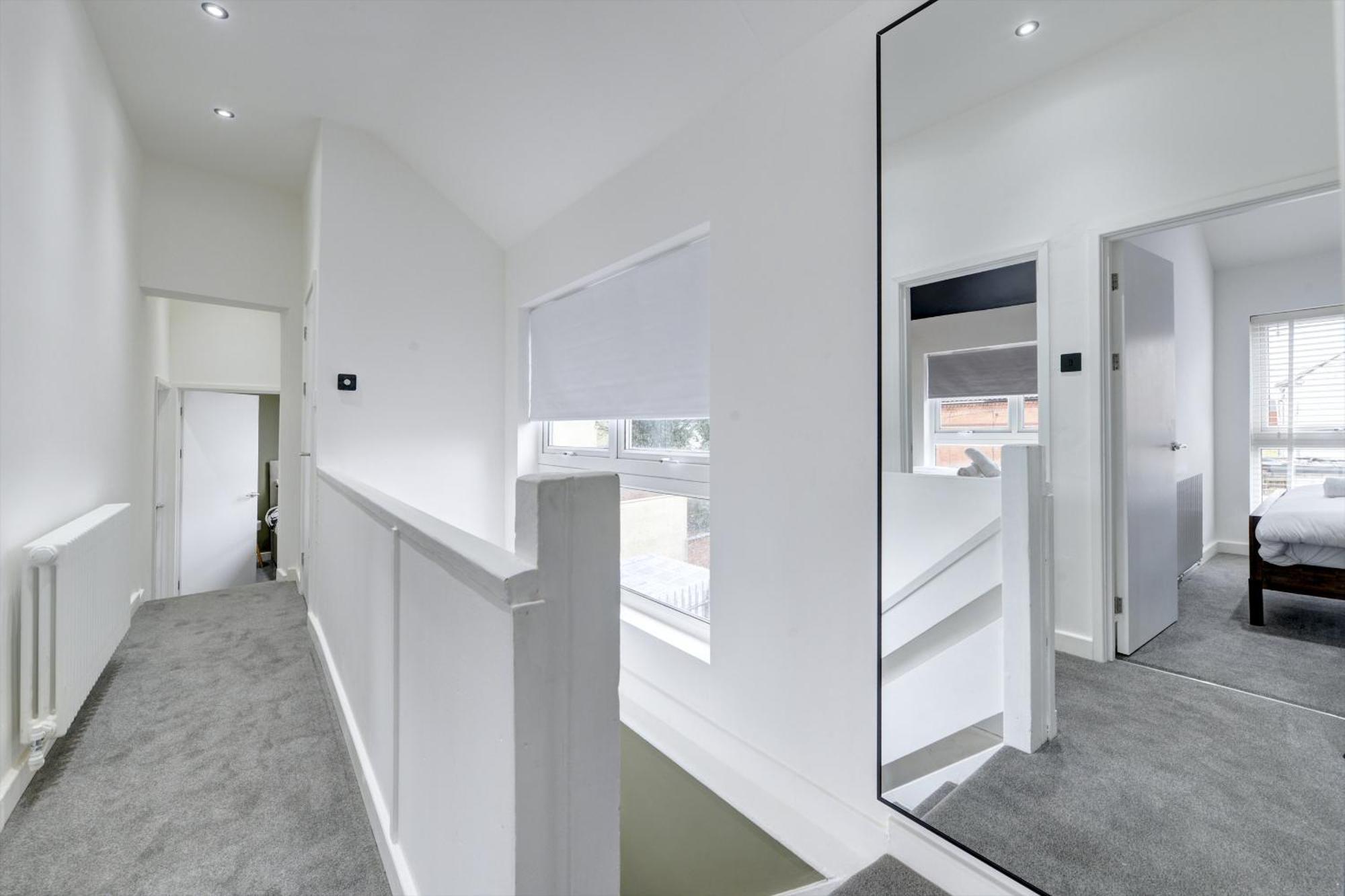 4 Bedrooms Homely House With Garden- Sleeps 9 Comfortably With 6 Comfortable Beds, Free Street Parking, Business Travellers, Contractors, & Holiday-Goers, Coventry, Near All Major Transport Links In Coventry And Motorway Ngoại thất bức ảnh