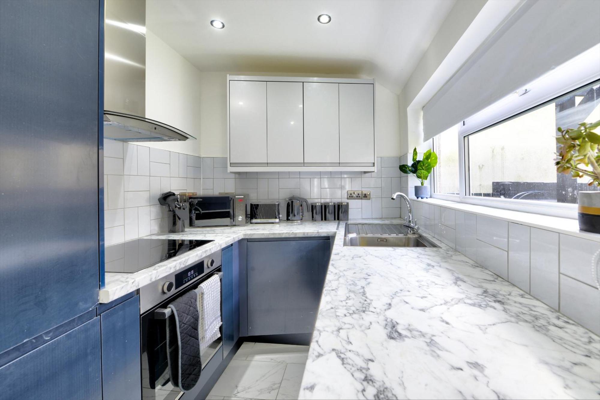 4 Bedrooms Homely House With Garden- Sleeps 9 Comfortably With 6 Comfortable Beds, Free Street Parking, Business Travellers, Contractors, & Holiday-Goers, Coventry, Near All Major Transport Links In Coventry And Motorway Ngoại thất bức ảnh
